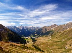 La valle di Foppolo in estate, Alpi Orobie (Lombardia). Questi luoghi sono ideali per praticare il trekking.
