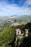 La Valle di Valderice e l'ominima cittadina fotografate da Erice in Sicilia