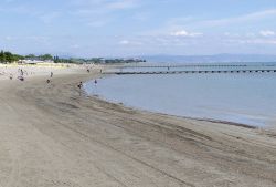 La vasta spiaggia sabbiosa di Grado in Friuli Venezia GIulia