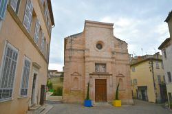 La vecchia chiesa al porto di La Ciotat, dipartimento Bocche del Rodano, Francia. Siamo nei pressi di Marsiglia - © Eleni Mavrandoni / Shutterstock.com