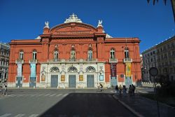 La vecchia città di Bari con i suoi edifici storici, Puglia, Italia. Capoluogo della regione, ha un ruolo fondamentale grazie alla funzione strategica del suo porto e dell'aeroporto ...