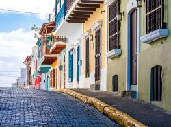 La Vecchia San Juan, Porto Rico, Stati Uniti d'America. E' il maggior centro turistico e culturale del paese; buona parte del centro si trova ancora circondato e protetto dalle alte ...