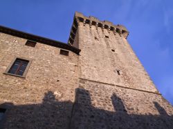 La vecchia torre cittadina a Capalbio, provincia di Grosseto, Toscana - © Angelo Giampiccolo / Shutterstock.com