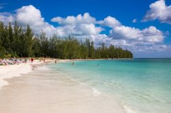 La veduta di una spiaggia privata per passeggeri di navi da crociera vicino a Freeport, Bahamas - © Victor Maschek / Shutterstock.com