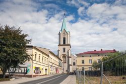 La via Dabrowski e il panorama del centro di Oświęcim, nella Polonia meridionale - foto © Szymon Kaczmarczyk / Shutterstock.com