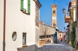 La visita al centro del borgo di Santarcangelo con la Torre del Campanone