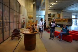 La visita alla distilleria Roner a Termeno sulla Strada del Vino