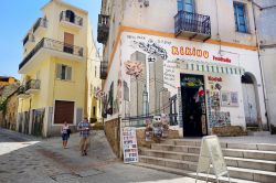 La visita del centro di Orgosolo, nel cuore della Barbagia in Sardegna - © MNStudio / Shutterstock.com