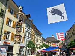 La visita del centro di Porrentruy in Svizzera, durante una giornata di mercato - © Sonia Alves-Polidori / Shutterstock.com