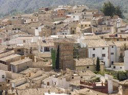 La vista del centro storico di Caravaca de la Cruz come si ammira dal punto panoramico del Castello e della Basilica della Santa Croce