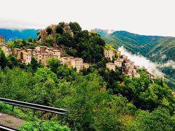 La vista del piccolo borgo di Lucchio in Toscana