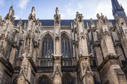 L'Abbazia della Santa Trinità a Vendome, Francia. Fondata nel 1032, venne ricostruita nel 1271: è un trionfo di architettura gotica arricchita da un campanile romanico.
