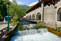 L'acqua fresca di un torrente nell'area di  Plava Voda, Travnik (Bosnia e Erzegovina) - © Farris Noorzali / Shutterstock.com