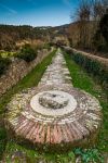 L'Acquedotto Nottolini a Lucca, Toscana. Una passeggiata nella natura a piedi o in bicicletta attraverso 4 chilometri lungo la Via Francigena.



