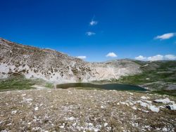 Il Lago della Duchessa, uno dei piu belli del Lazio - © Matteo Regazzi, CC BY 2.0, Wikipedia