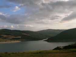 Il Lago di Acerenza in Basilicata   Di Silviotorre di Wikipedia in italiano, CC BY 2.5, Collegamento