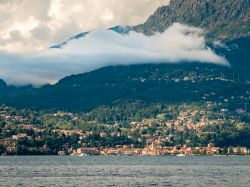 Lago di Como e Loveno sopra Menaggio, Lombardia. Frazione di Menaggio, Loveno ospita sul suo territorio alcune ville d'epoca di grande prestigio fra cui Villa Mylius Vigoni, sede di un'associazione ...