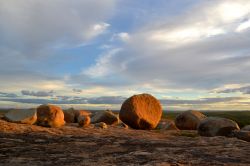 Il magico paesaggio del Lajedo de Pai Mateus al tramonto (Brasile)