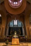 L'altare maggiore della cattedrale di Nostra Signora dell'Annunciazione a Le Puy-en-Velay, Francia - © Steve Allen / Shutterstock.com