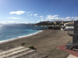 L'ampia spiaggia di Ceuta, enclave spagnola in nord Africa.
