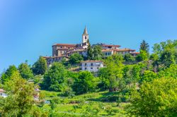 Langhe, Piemonte: panorama di Sale San Giovanni in Piemonte. - © Stefy Morelli / Shutterstock.com