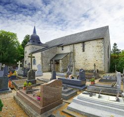 L'antica cappella romanica della Santa Croce a Josselin, Francia - © Pecold / Shutterstock.com