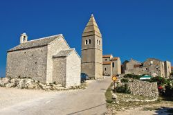 L'antica città mediterranea di Lubenice, isola di Cres, Croazia. La cittadina si trova nella parte occidentale dell'isola e sorge a 378 metri sul livello del mare. Quasi abbandonato, ...