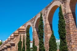 L'antico acquedotto di Zacatecas, Messico, in una giornata di sole.
