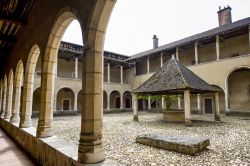 L'antico chiostro della chiesa di Brou nei pressi di Bourg-en-Bresse, dipartimento dell'Ain, Francia.
