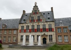L'antico edificio Sint-Jorisdoelen nel centro di Middelburg, Olanda. La Casa della Corporazione degli Arcieri di San Giorgio risale al 1582 ma la sua facciata attuale venne ricostruita nel ...