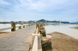 L'antico ponte di pietra della città di Haikou, Cina.




