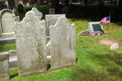 Lapide con bandiera americana per Francis Hopkinson nel Christ Church Burial Ground di Philadelphia (USA).  E' stato il firmatario della Dichiarazione d'Indipendenza e colui che ...