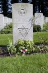 Lapide di un militare in servizio alla Royal Air Force all'Airborne Cemetery di Oosterbeek, Olanda - © Ronald Wilfred Jansen / Shutterstock.com