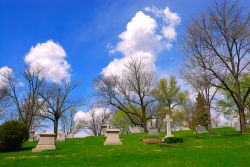 Lapidi commemorative allo Spring Grove Cemetery di Cincinnati, Ohio (USA). Questo cimitero è il secondo più grande degli Stati Uniti d'America. Fu costruito nel 1845.



 ...