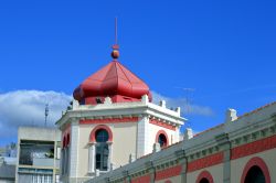 L'architettura del mercato municipale di Loulé, Portogallo - © Peter Etchells / Shutterstock.com