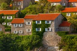 L'architettura delle costruzioni a Sveti Stefan, Montenegro.

