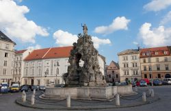 L'area di Cabbage Market con la fontana Parnas a Brno, Repubblica Ceca. Siamo nel centro della cittadina della Moravia nel bel mezzo della piazza del mercato ortofrutticolo. Venne costruita ...
