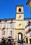 L'area pedonale della città vecchia di Acqui Terme con la fonte La Bollente, Piemonte - © maudanros / Shutterstock.com