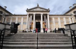 L'Ashmolean Museum of Art and Archaeology di Oxford, Inghilterra (UK). Fondato nel 1683, è uno dei musei pubblici più antichi al mondo e il più datato d'Europa. ...