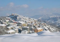 Latronico sotto la neve: siamo nell'Appennino Lucano in provincia di Potenza