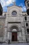 L'austera chiesa di San Juan nell'omonima piazza di Lerida, Spagna - © Elzloy / Shutterstock.com