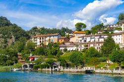 Lavena Ponte Tresa, una stazione di villeggiatura sul Lago di lugano in Lombardia.