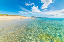 Le acque spettacolari della spiaggia di Piscina Rei in Sardegna, costa sud-orientale