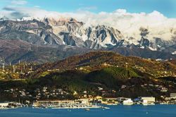Le Alpi Apuane: mare e montagne spettacolari a disposizione dei turisti in Toscana