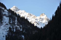 Le Alpi Orobiche fotografate dal Borgo di Gerola Alta, nella valle del torrente Bitto, Lombardia.
