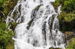 Le cascate del Rio Bianco vicino a Stenico in Trentino Alto Adige fotografate in estate
