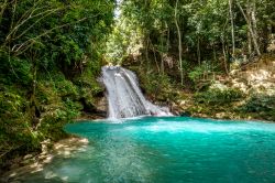 Le cascate di Blue Hole Waterfalls in Jamaica, siamo non lontani da Ocho Rios