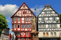 Le case a graticcio del centro di Treysa a Schwalmstadt in Germania