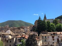 Le case affastellate l'una sull'altra del borgo di Scanno in Abruzzo
