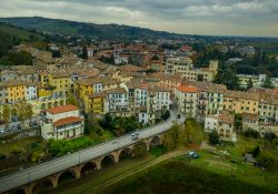 Le case colorate del centro storico di Castrocaro Terme in Romagna